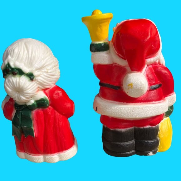 Santa and Mrs Claus Salt and Pepper Shaker Set - Picture 6 of 12